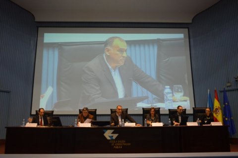  Mesa redonda: Acceso dos cidad&aacute;ns e medios de comunicaci&oacute;n &aacute; informaci&oacute;n p&uacute;blica  - Curso monográfico: transparencia, goberno aberto e administración pública